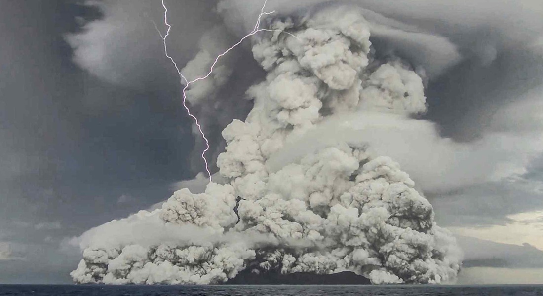 The Hunga Tonga-Hunga Ha'apai-volcanic eruption on 15 january 2022. Image taken from a video of the eruption. 