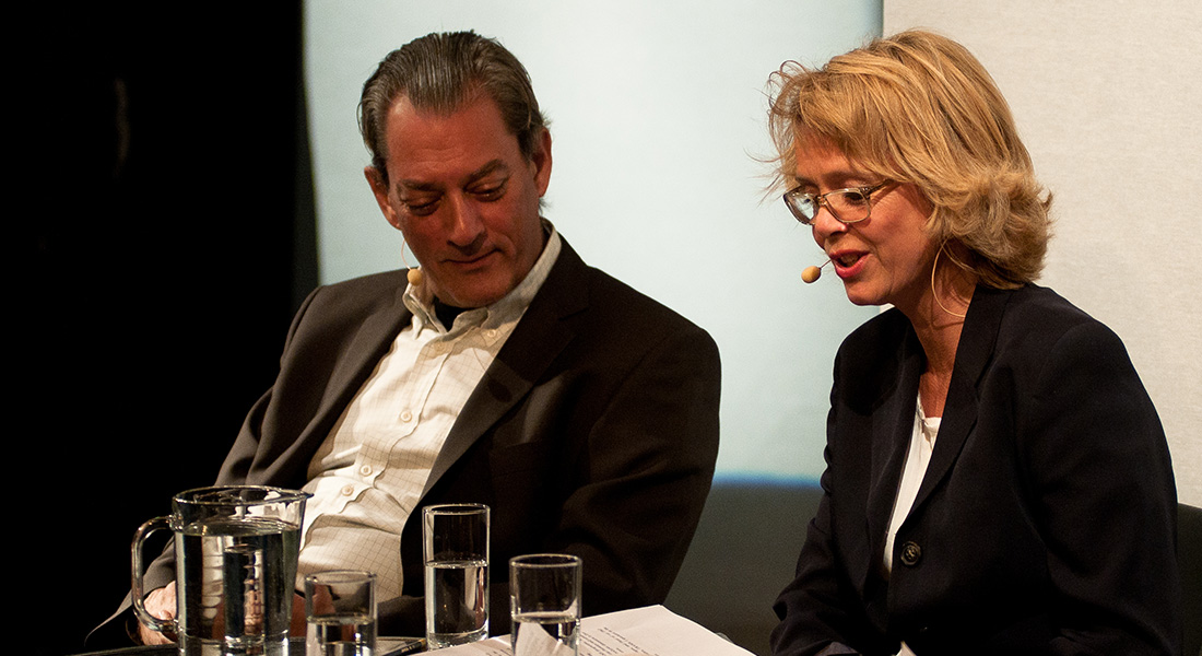 Paul Auster and Inge Birgitte Siegumfeldt in conversation. Photo: University of Copenhagen Paul Auster and Inge Birgitte Siegumfeldt in conversation. Photo: University of Copenhagen